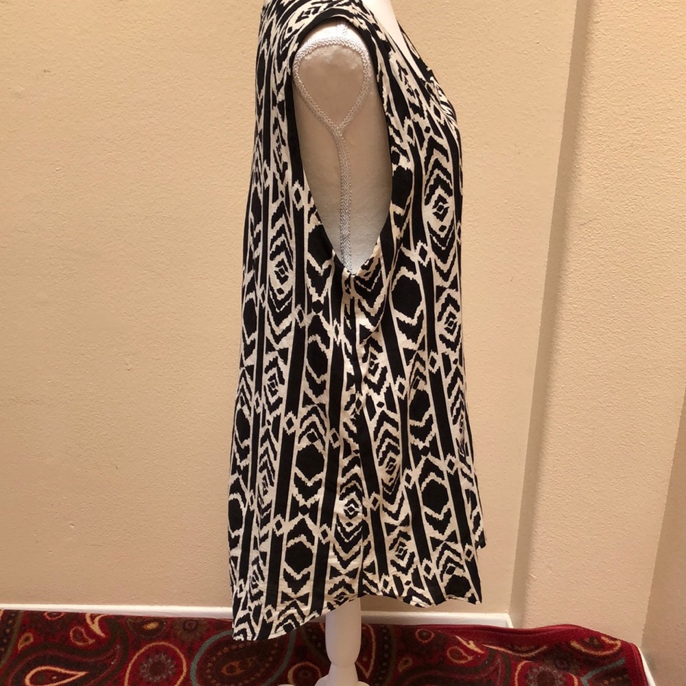Dress - Picture 4 of 7